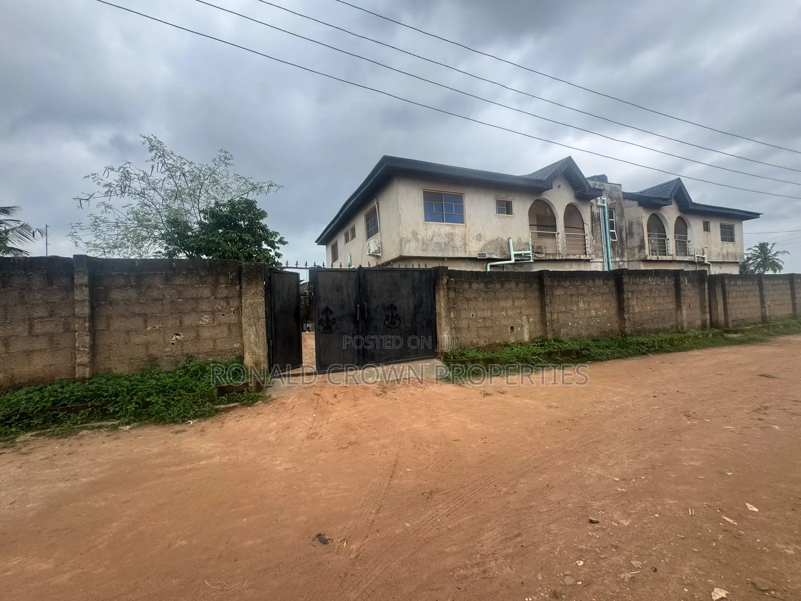 3bdrm Block of Flats in Akute Ajuwon for sale in Akute Ajuwon
