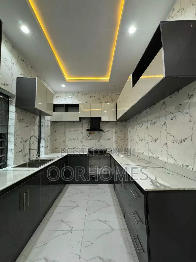5bdrm Duplex in Abraham Adesanya Estate for sale in Abraham Adesanya Estate
