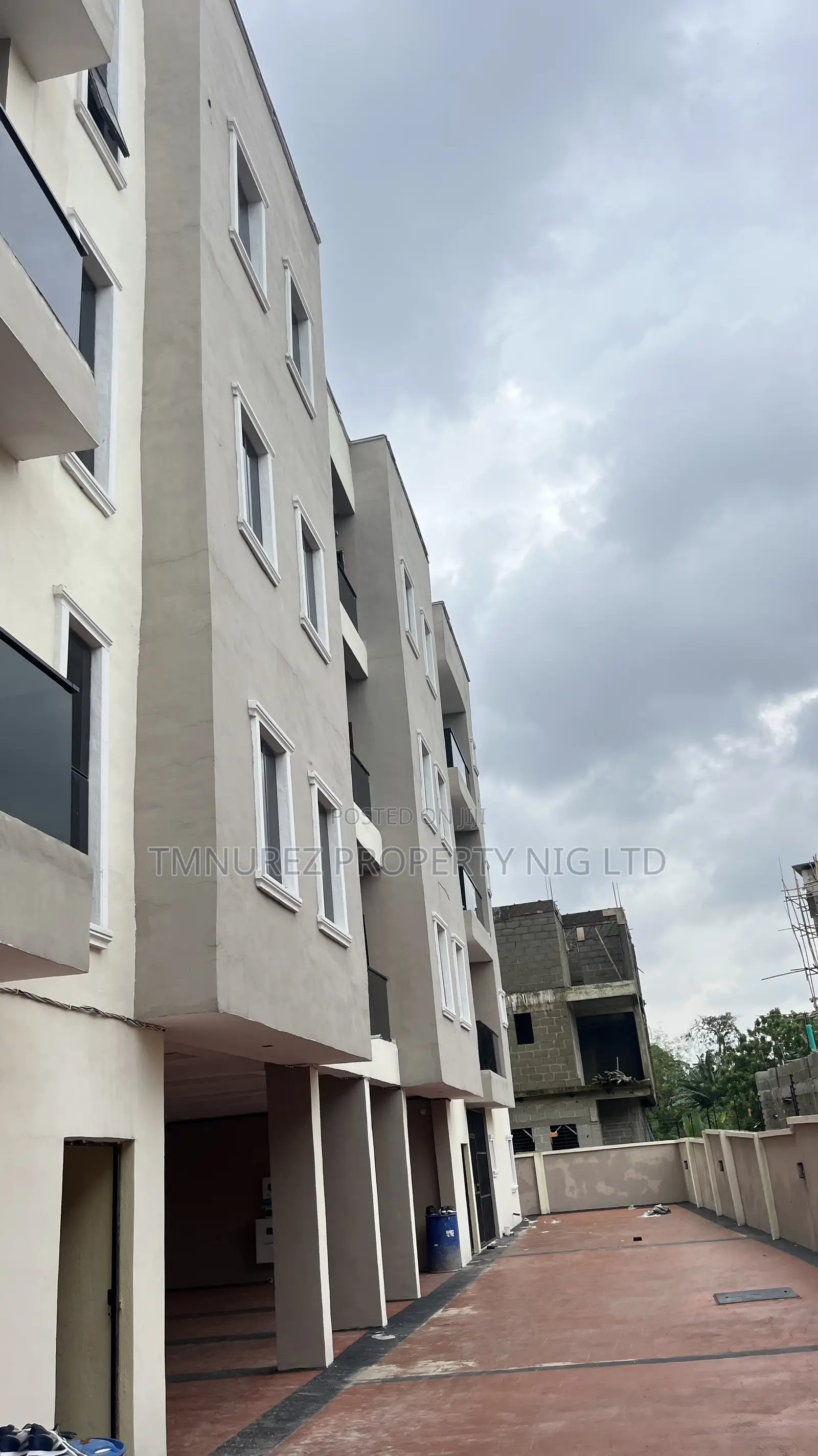 2bdrm Apartment in Yaba Inside An for sale in Yaba
