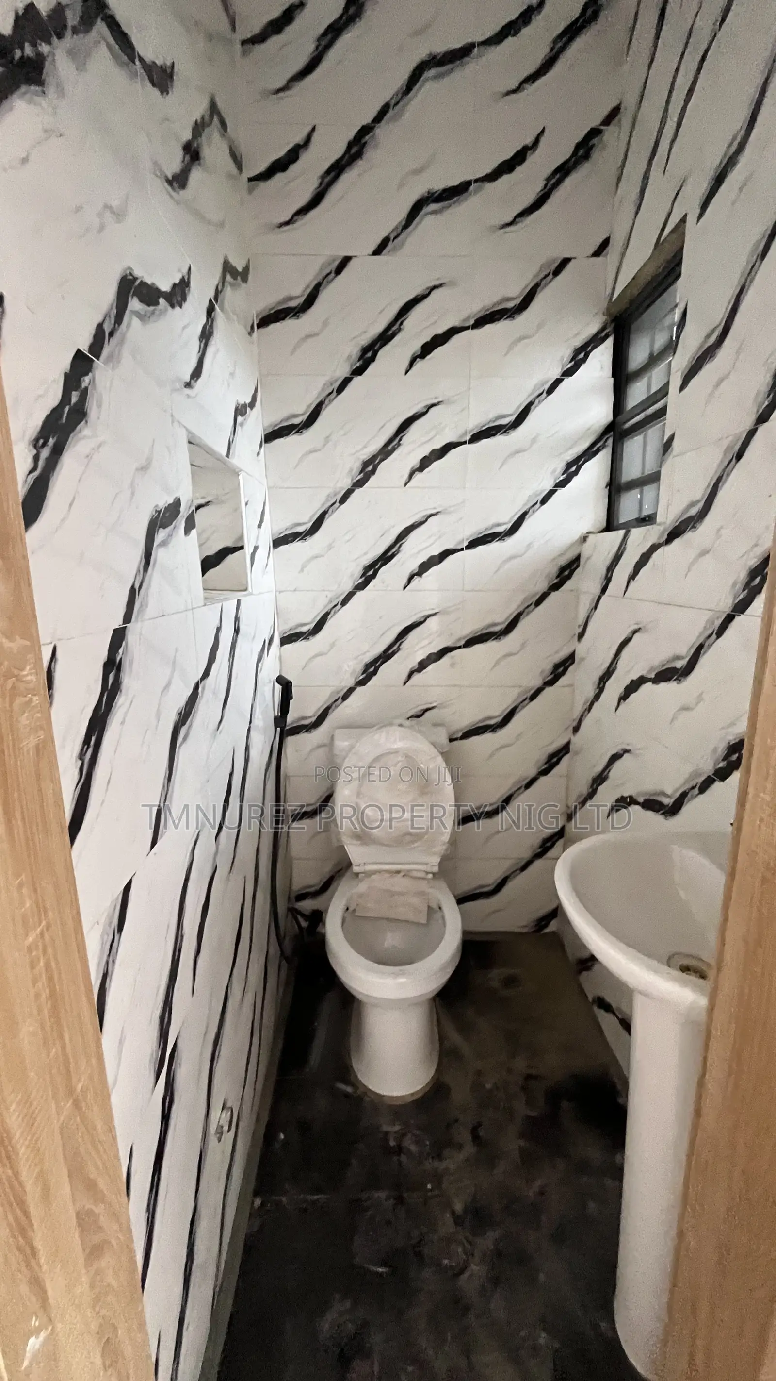 2bdrm Apartment in Yaba Inside An for sale in Yaba
