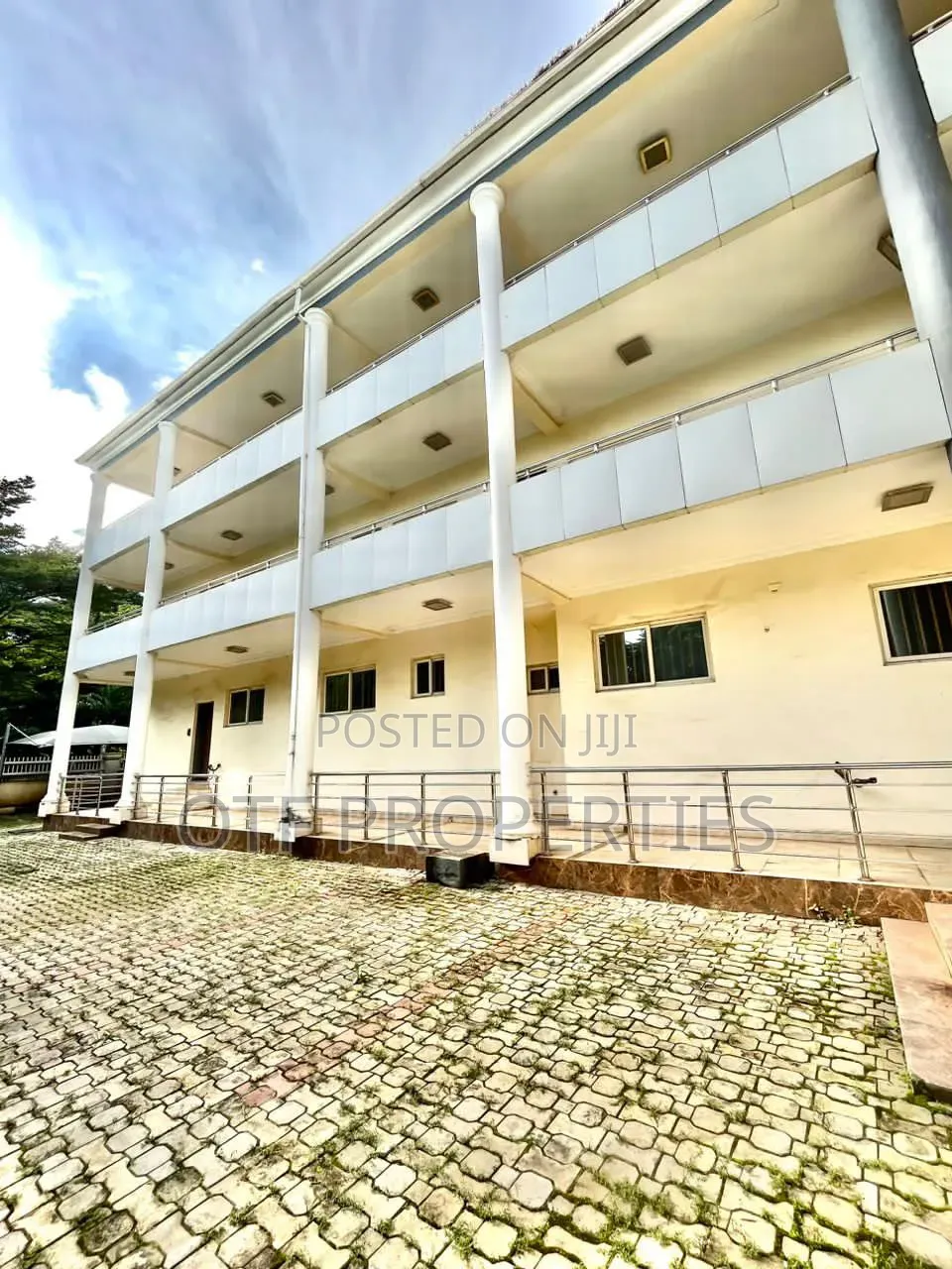 12bdrm Block of Flats in Utako for sale in Utako