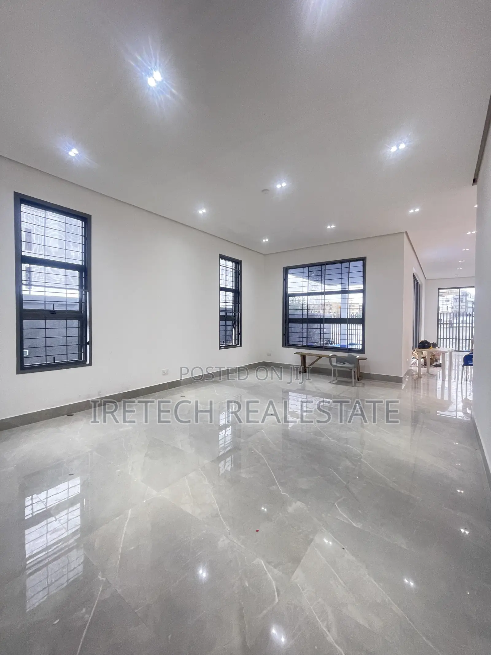 6bdrm Duplex in Banana Island Road for sale in Banana Island