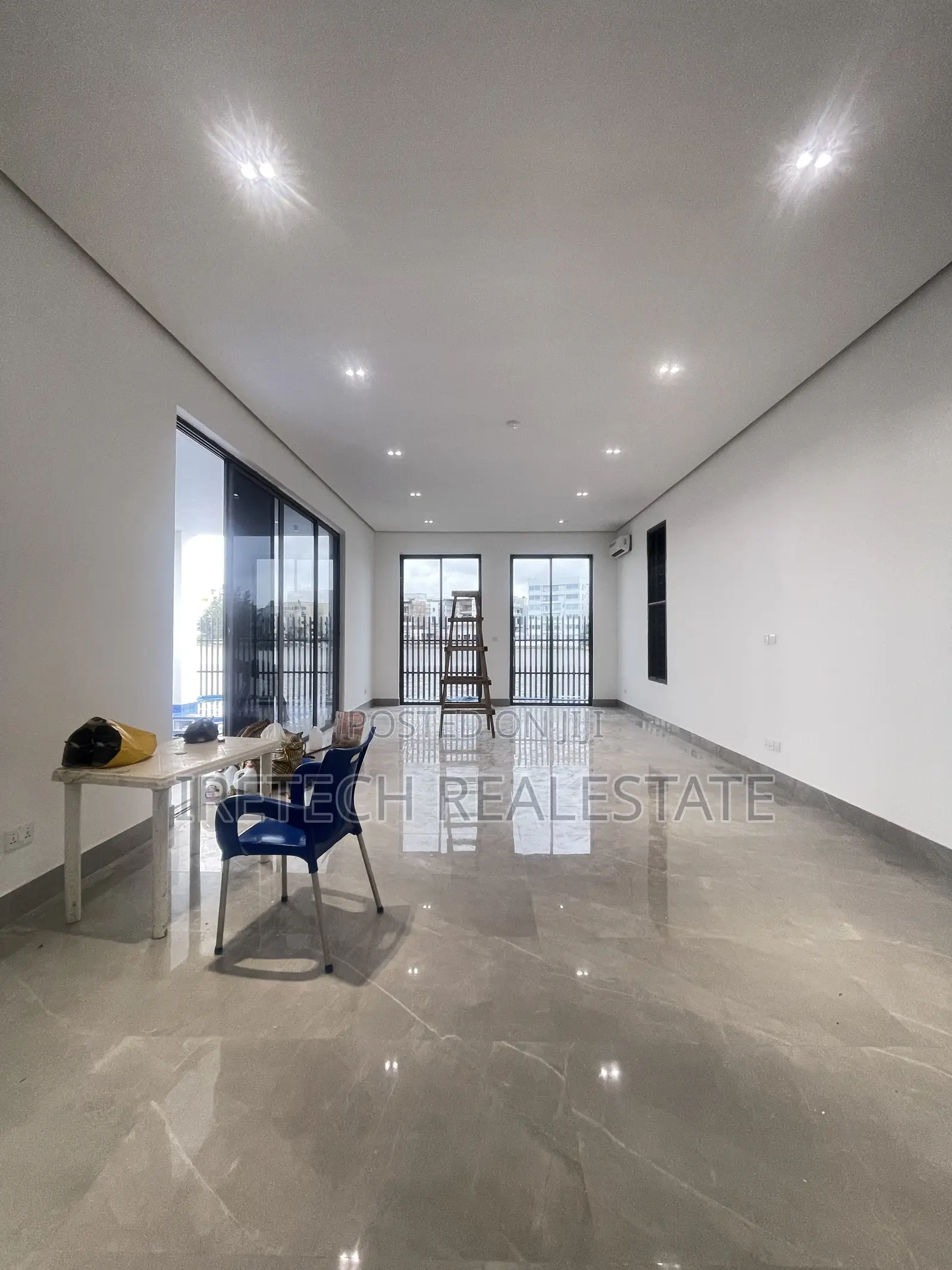 6bdrm Duplex in Banana Island Road for sale in Banana Island