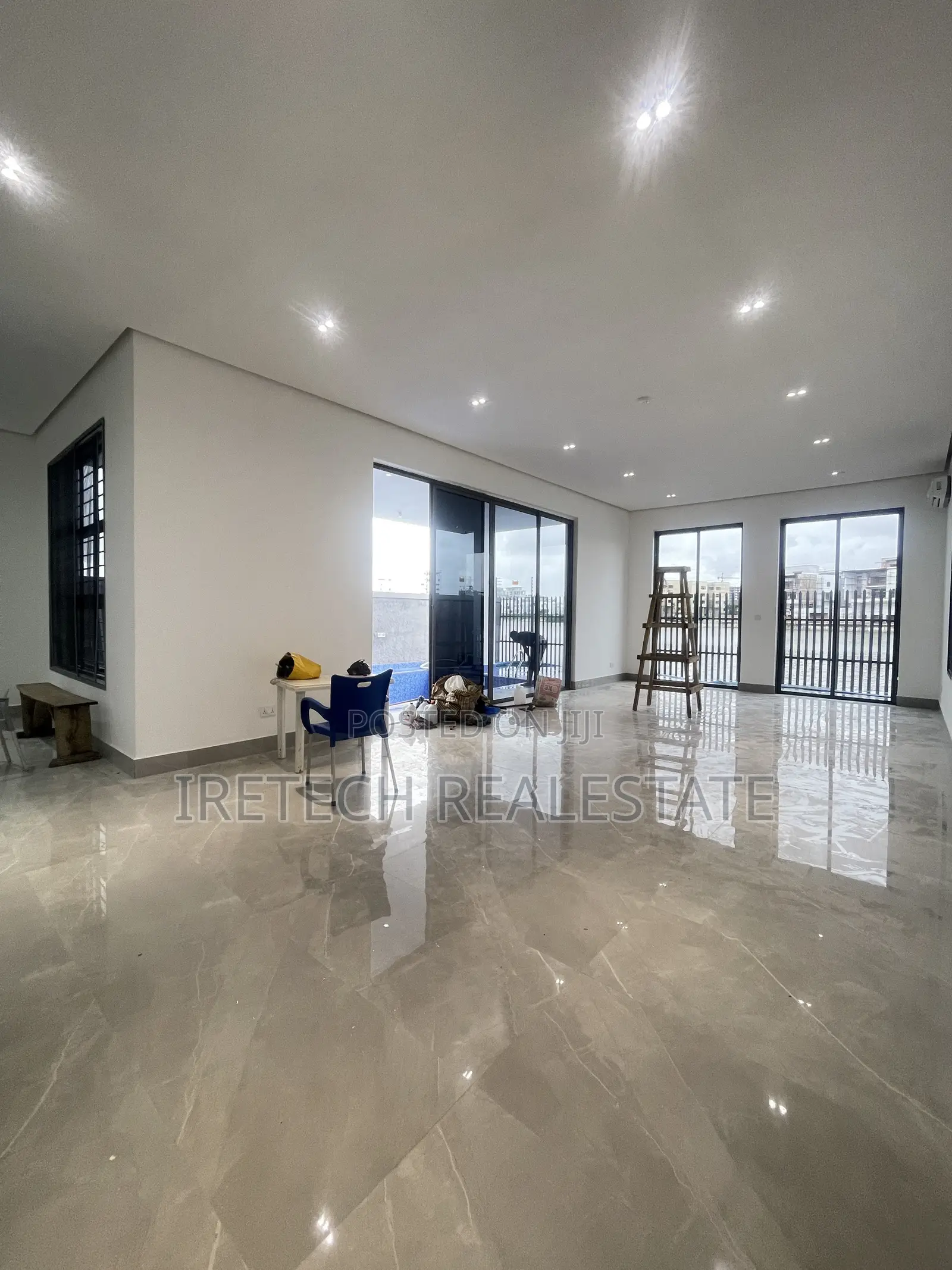 6bdrm Duplex in Banana Island Road for sale in Banana Island