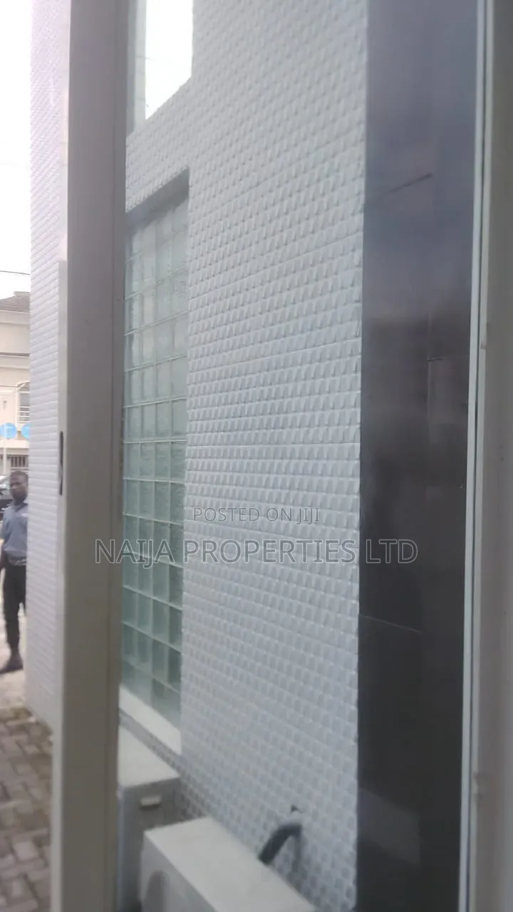 Shop/Office Space Directly on a Major Road at Lekki Phase 1 for Rent in Lekki Phase 1