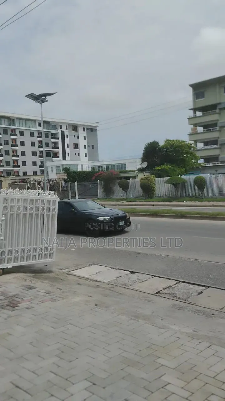 Shop/Office Space Directly on a Major Road at Lekki Phase 1 for Rent in Lekki Phase 1