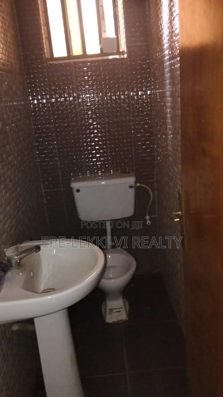 Lease | 700sqm Office Space on Three Floors in Ikeja in Ikeja