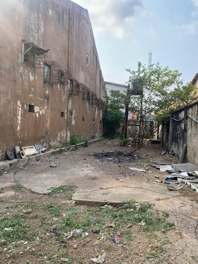 Warehouse for Sales in Oke-Afa