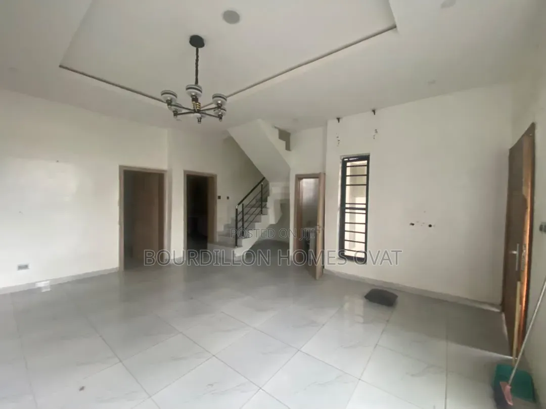 4bdrm Duplex in Ikota Villa Lagos for sale in Ikota