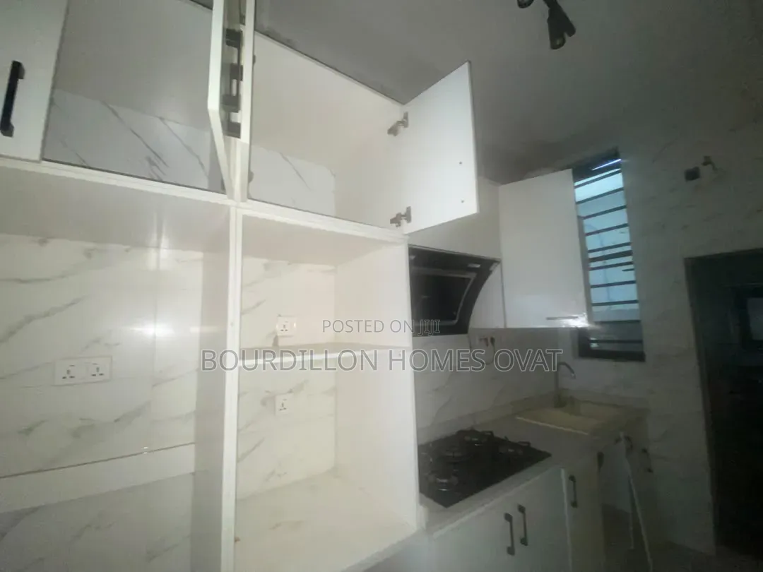 2bdrm Duplex in Ikota Villa for rent in Ikota