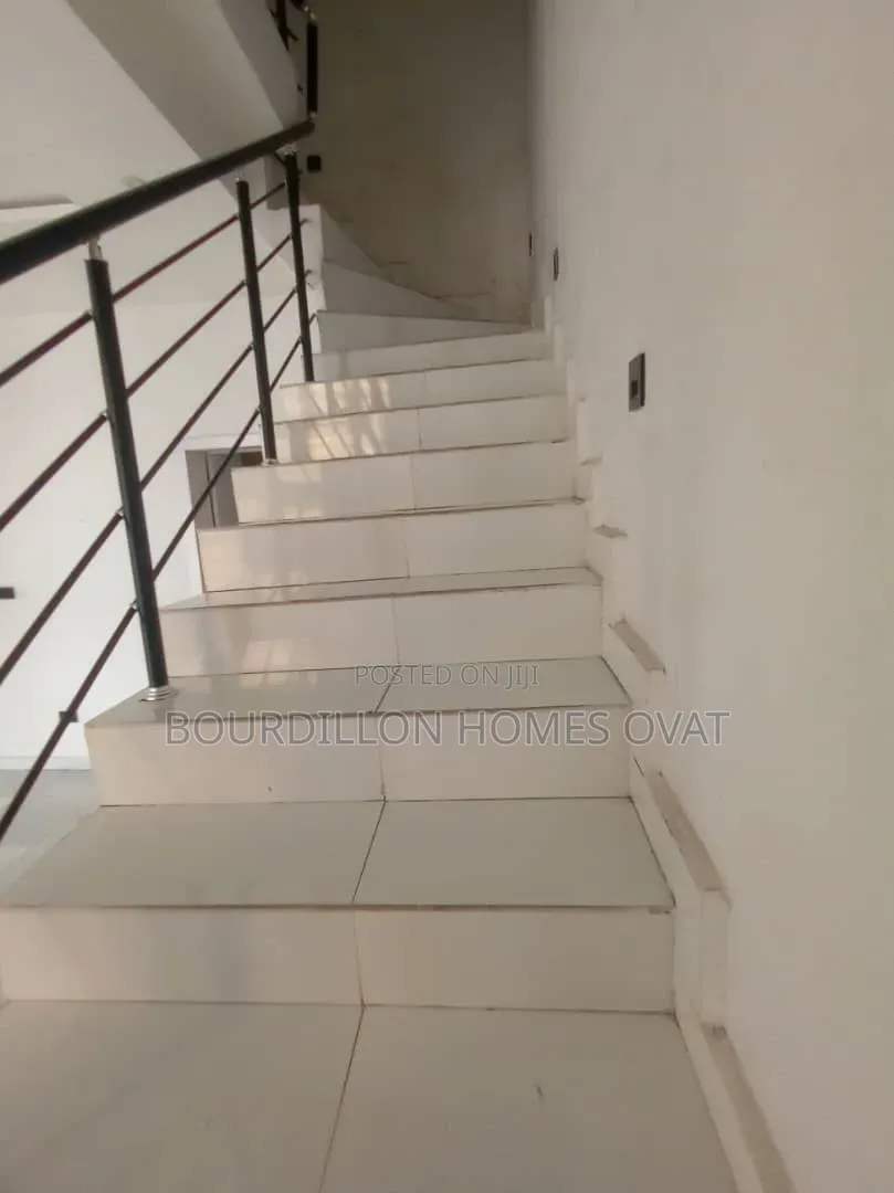 4bdrm Duplex in Ikota for rent in Ikota