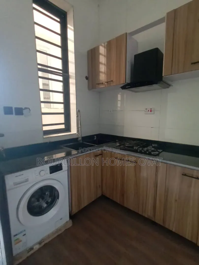 4bdrm Duplex in Ikota for rent in Ikota