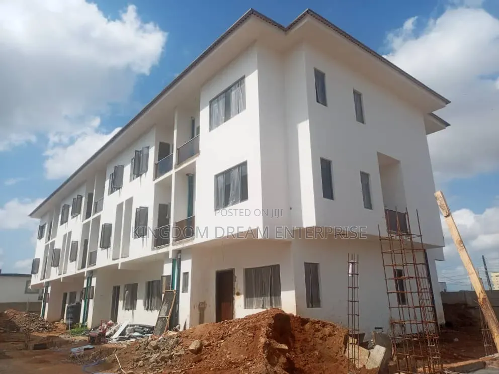 4bdrm Duplex in Opebi Ikeja Lagos for sale in Opebi