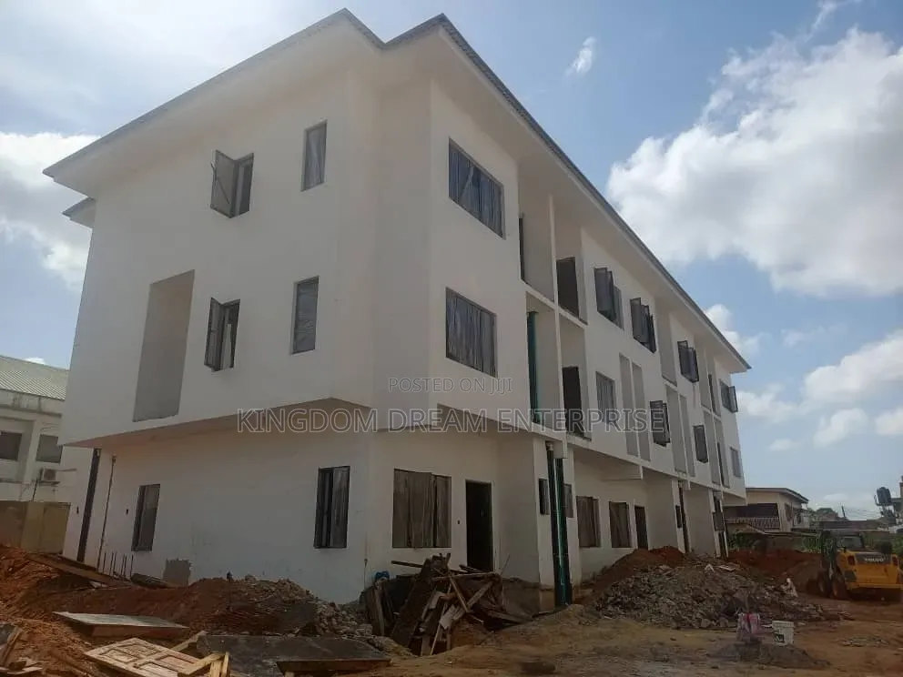 4bdrm Duplex in Opebi Ikeja Lagos for sale in Opebi