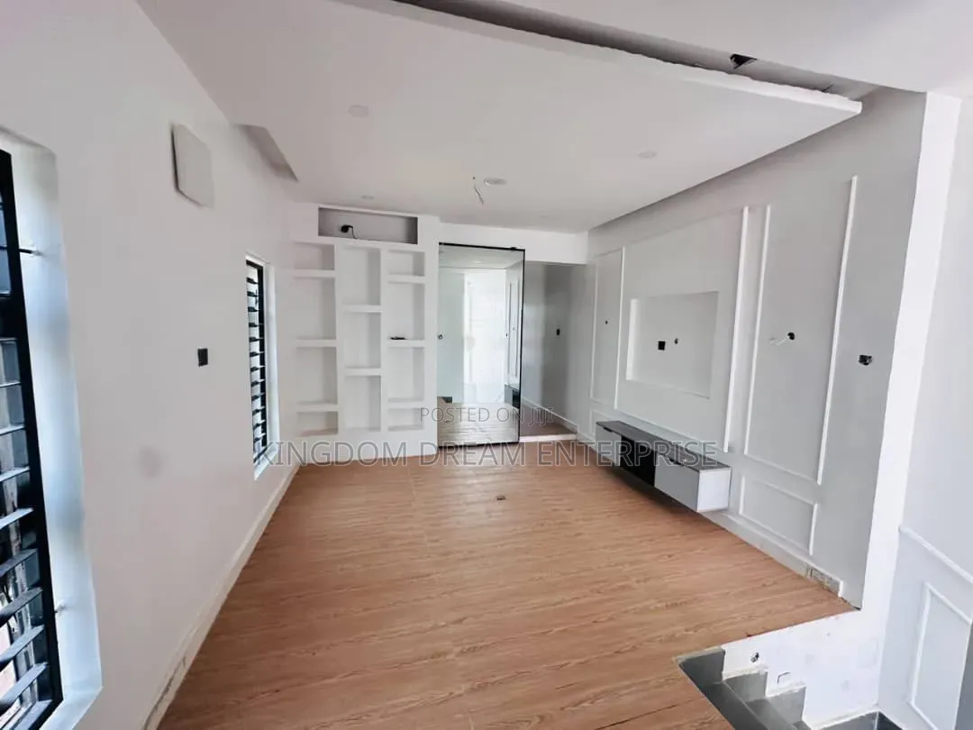 4bdrm Duplex in Opebi Ikeja Lagos for sale in Opebi