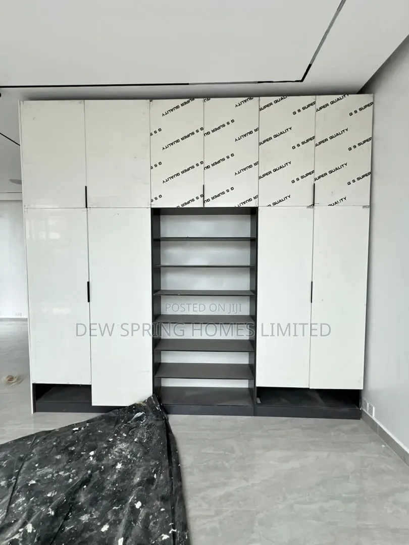 5bdrm Mansion in Osapa for sale in Osapa london