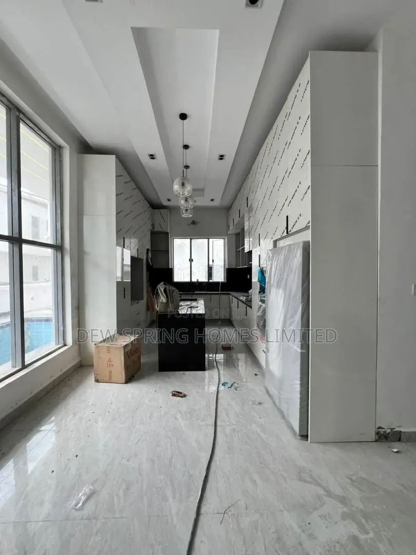 5bdrm Mansion in Osapa for sale in Osapa london