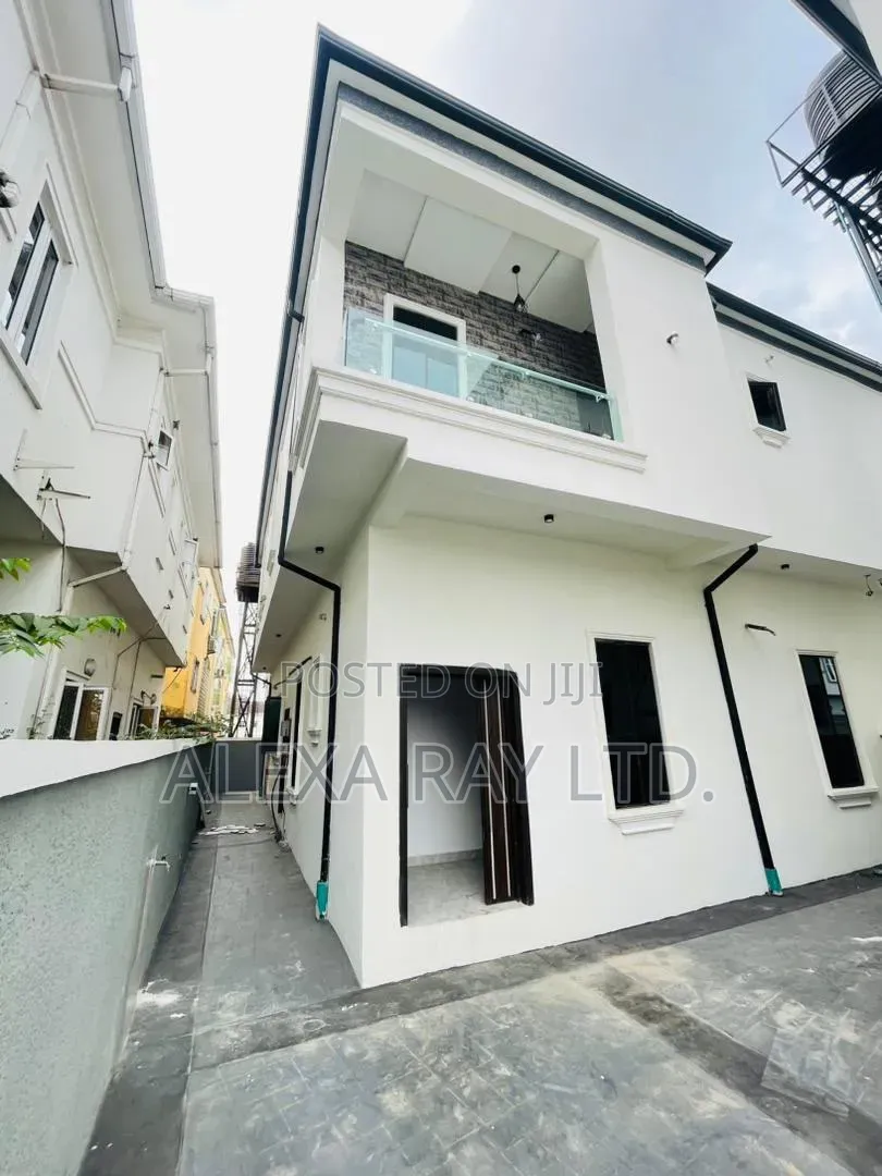 5bdrm Duplex in Ikota for rent in Ikota