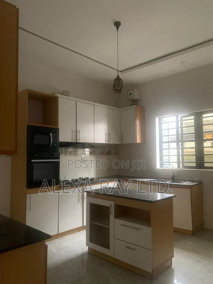 5bdrm Duplex in Ikota for rent in Ikota