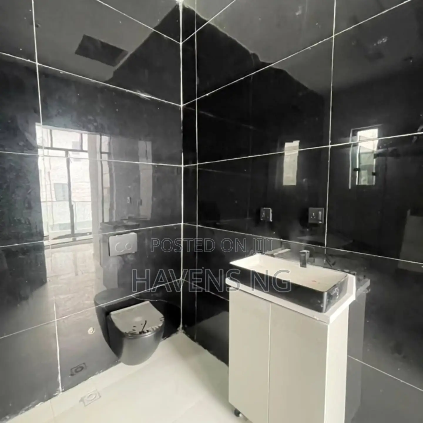 5bdrm Duplex in Lekki Phase 2 for sale in Lekki Phase 2