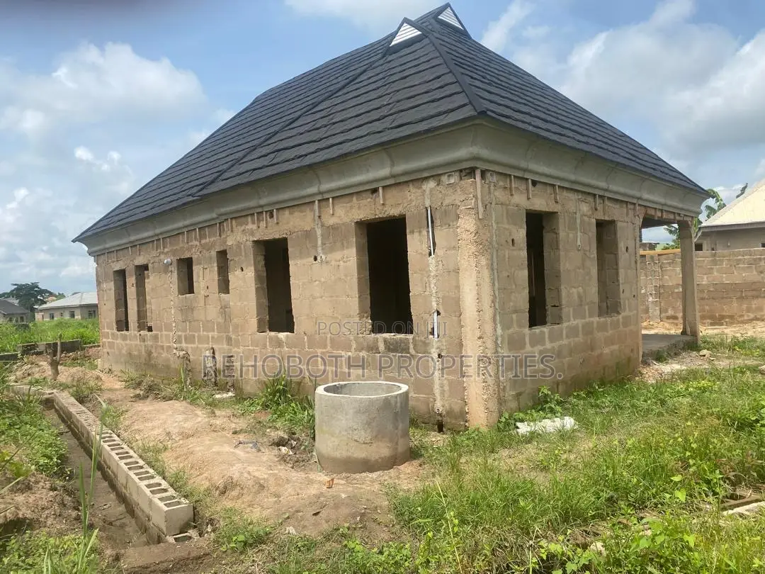 3bdrm Bungalow in Alawo, Akala Express for sale in Akala Express