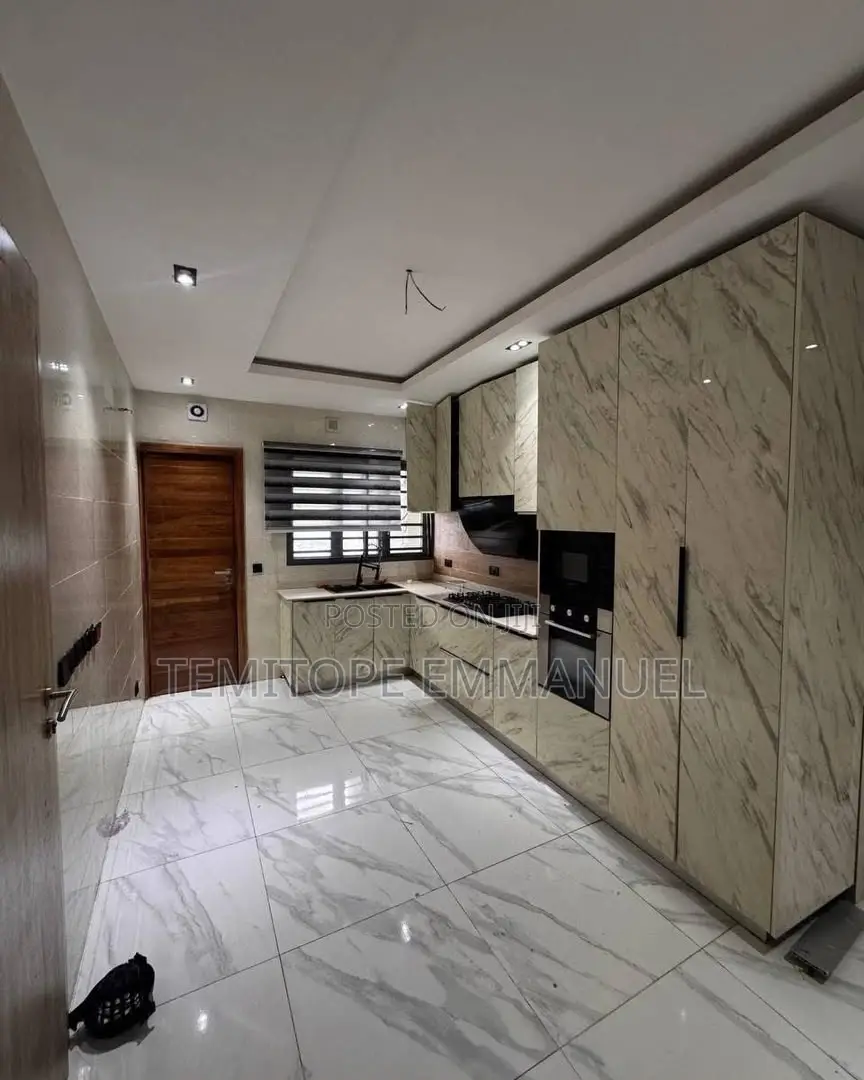 Furnished 3bdrm Apartment in Lekki Phase 1 for rent in Lekki Phase 1