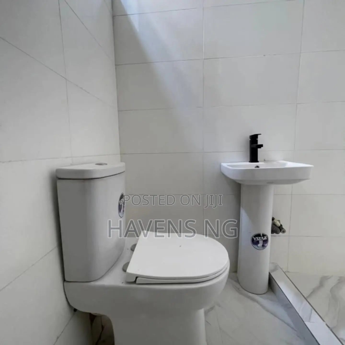 4bdrm Duplex in Ikota for sale in Ikota