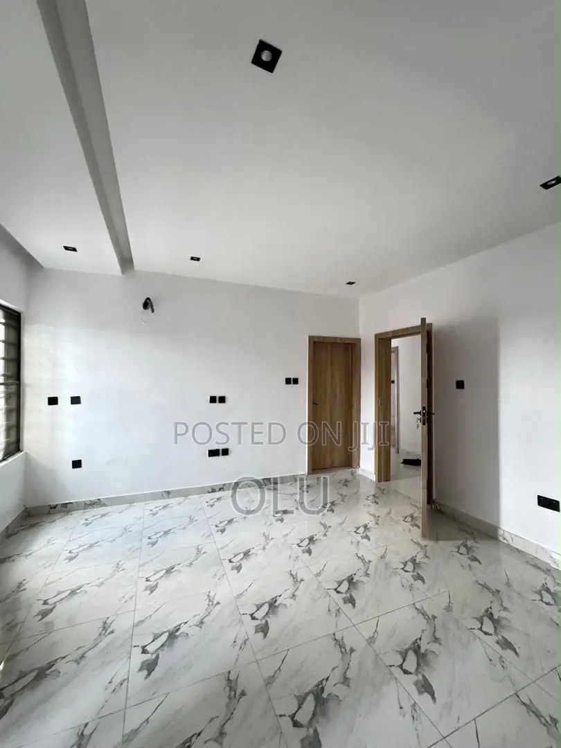 Furnished 3bdrm Block of Flats in Yaba Lagos State, Ebute Metta in Ebute Metta