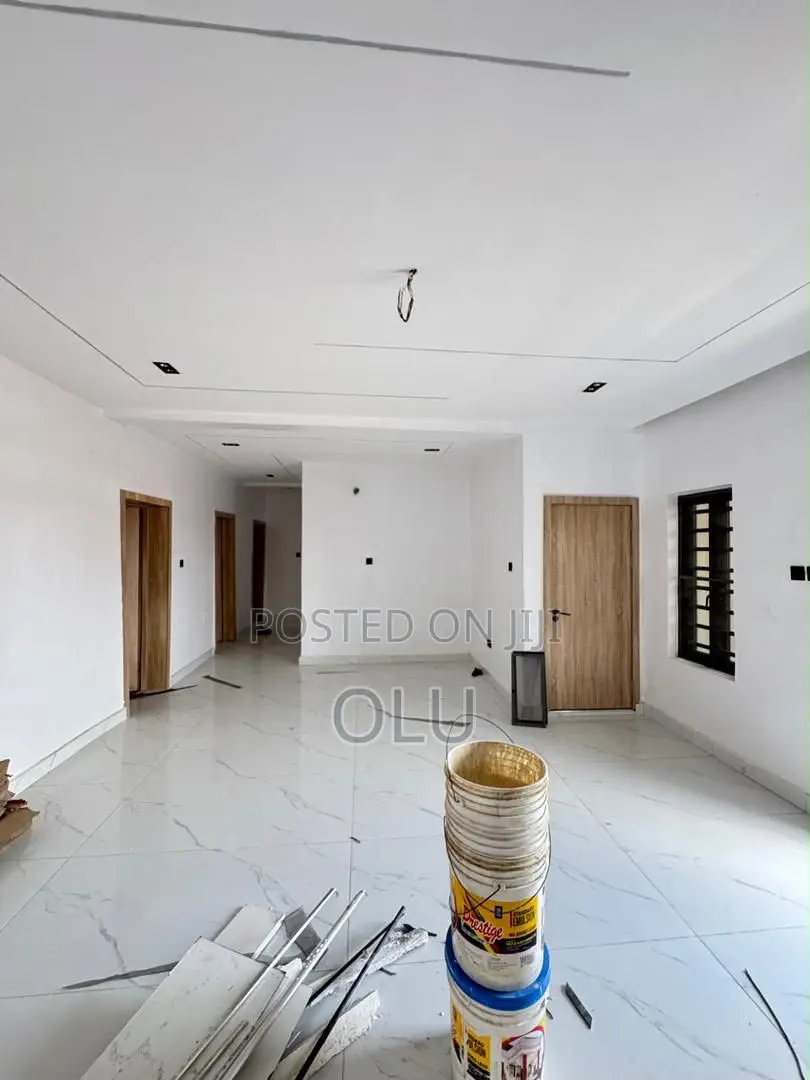 Furnished 3bdrm Block of Flats in Yaba Lagos State, Ebute Metta in Ebute Metta