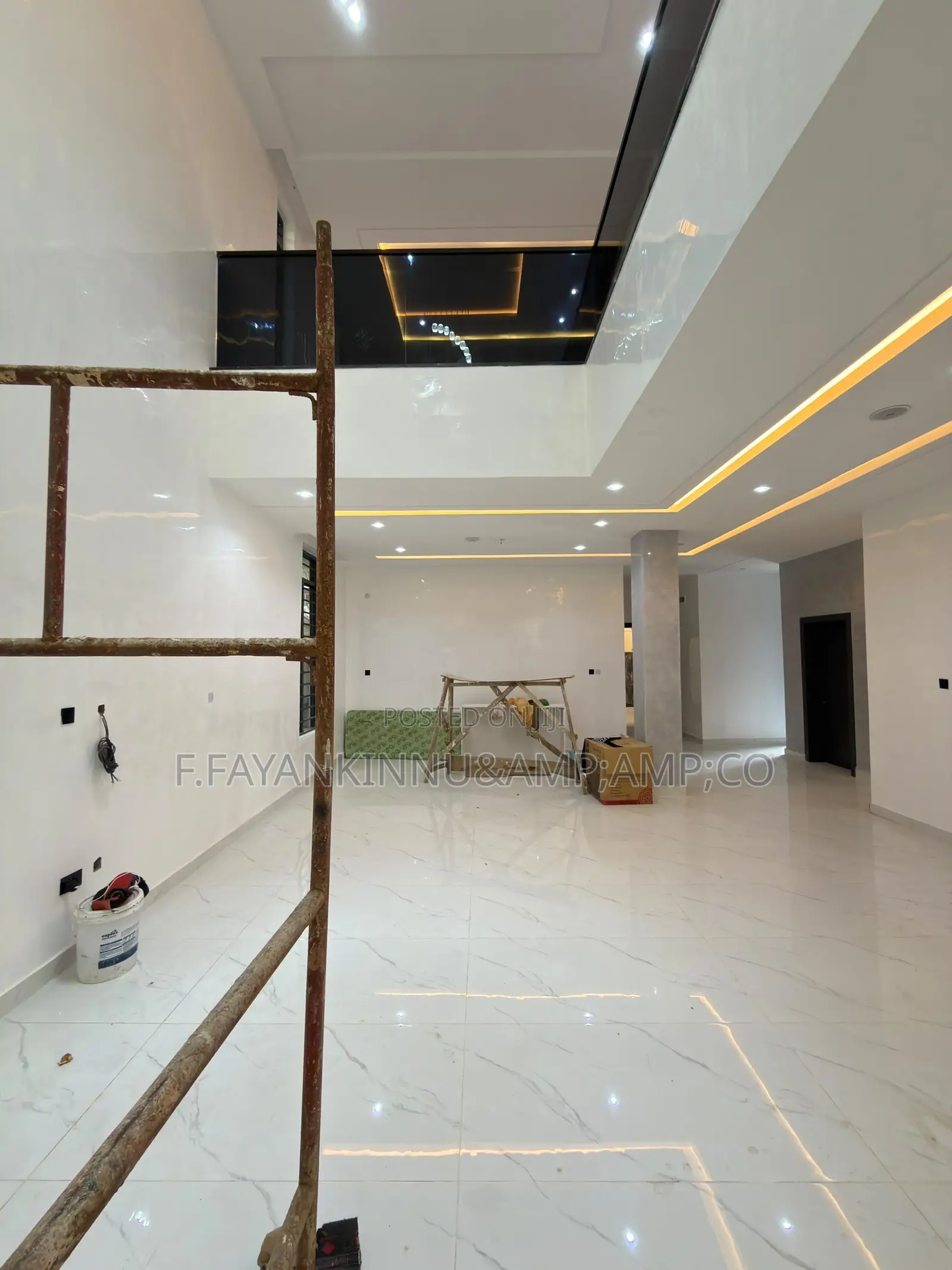 5bdrm Duplex in Apo Resettlement for sale in Apo Resettlement