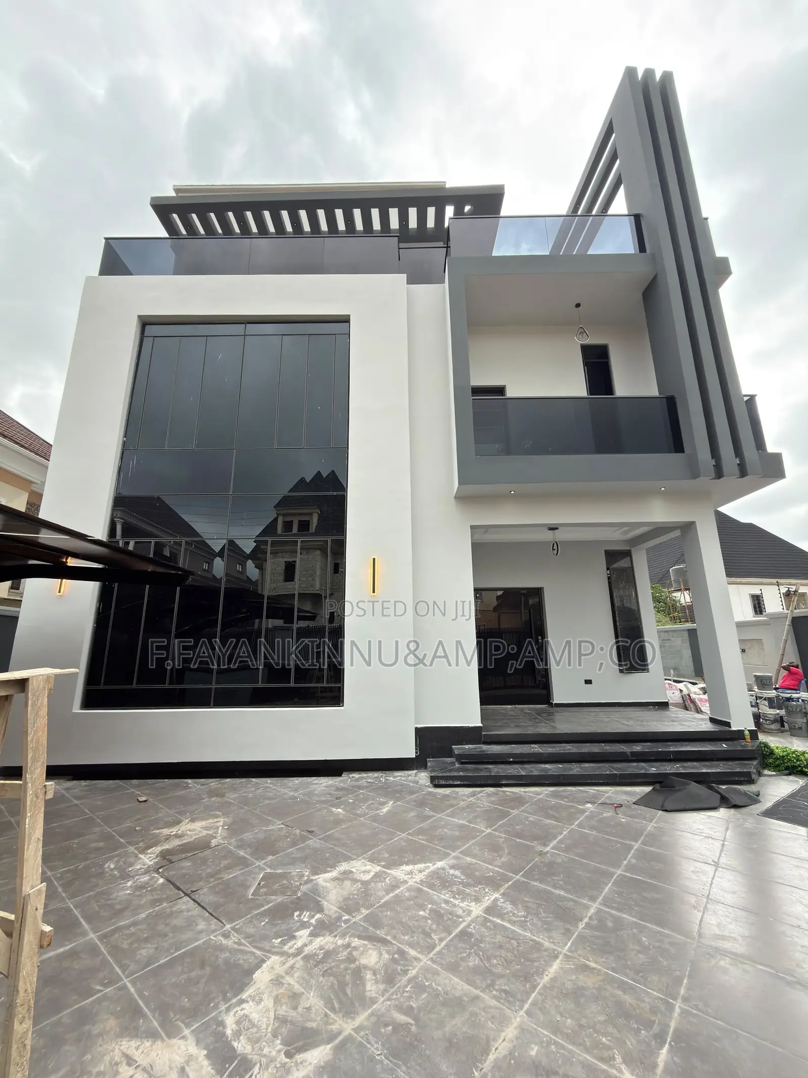 5bdrm Duplex in Apo Resettlement for sale in Apo Resettlement