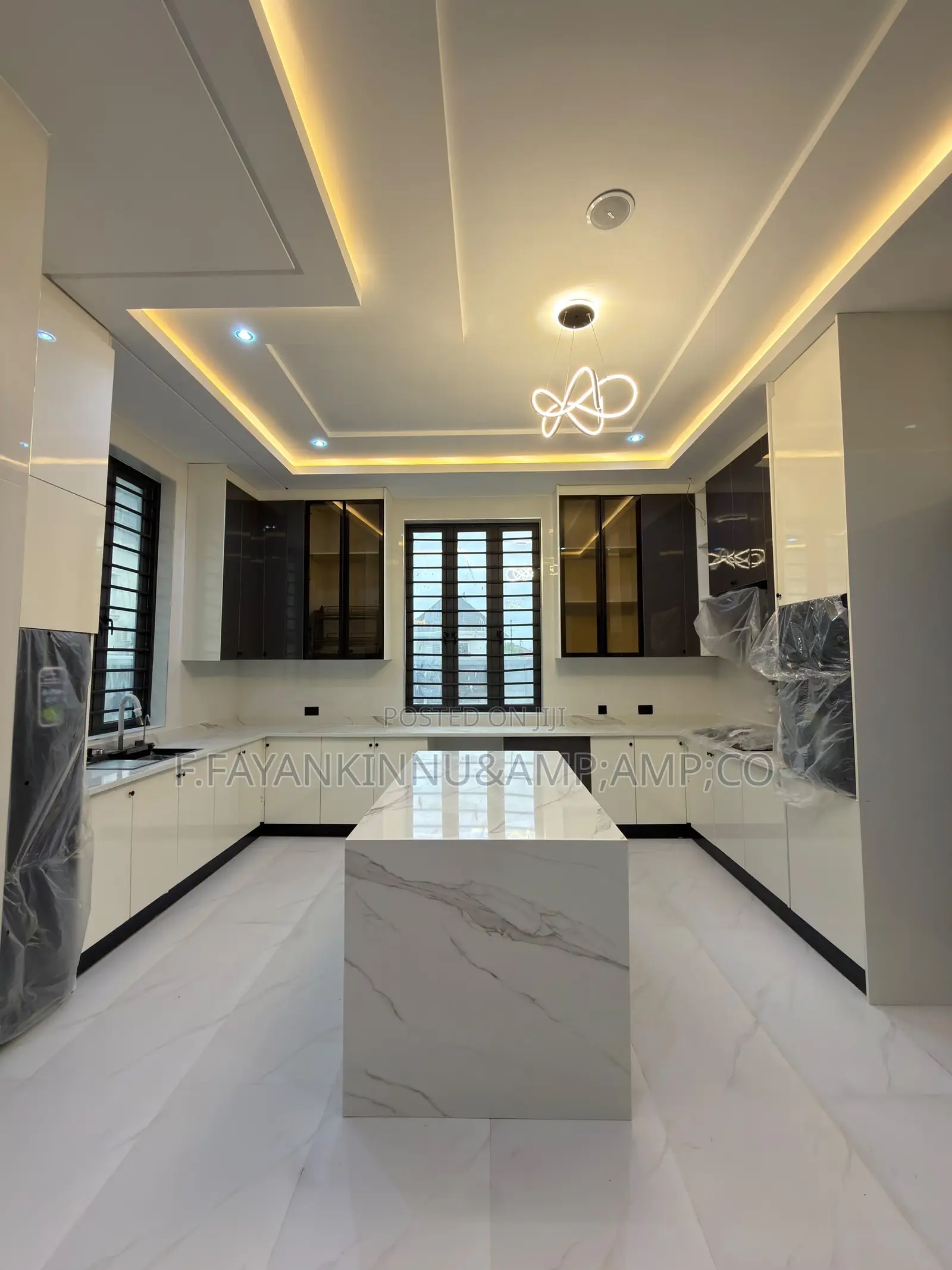 5bdrm Duplex in Apo Resettlement for sale in Apo Resettlement