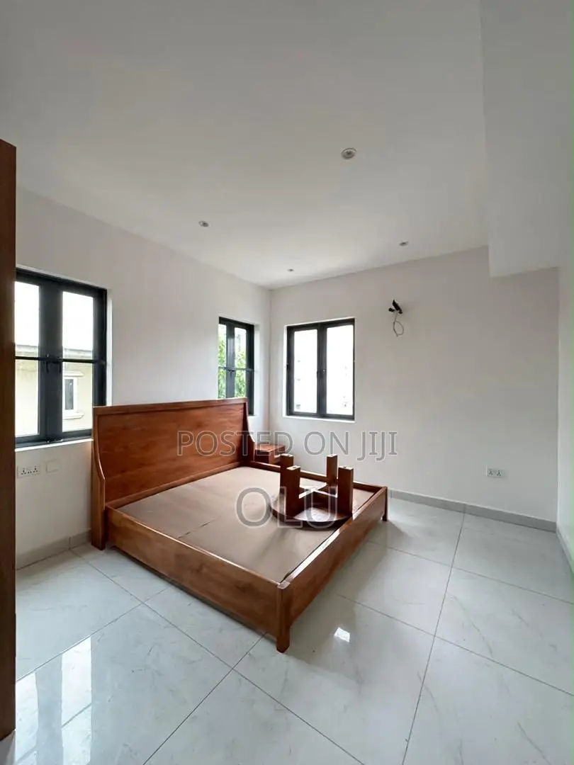 Furnished 3bdrm Block of Flats in Yaba Lagos State, Alagomeji for sale in Alagomeji
