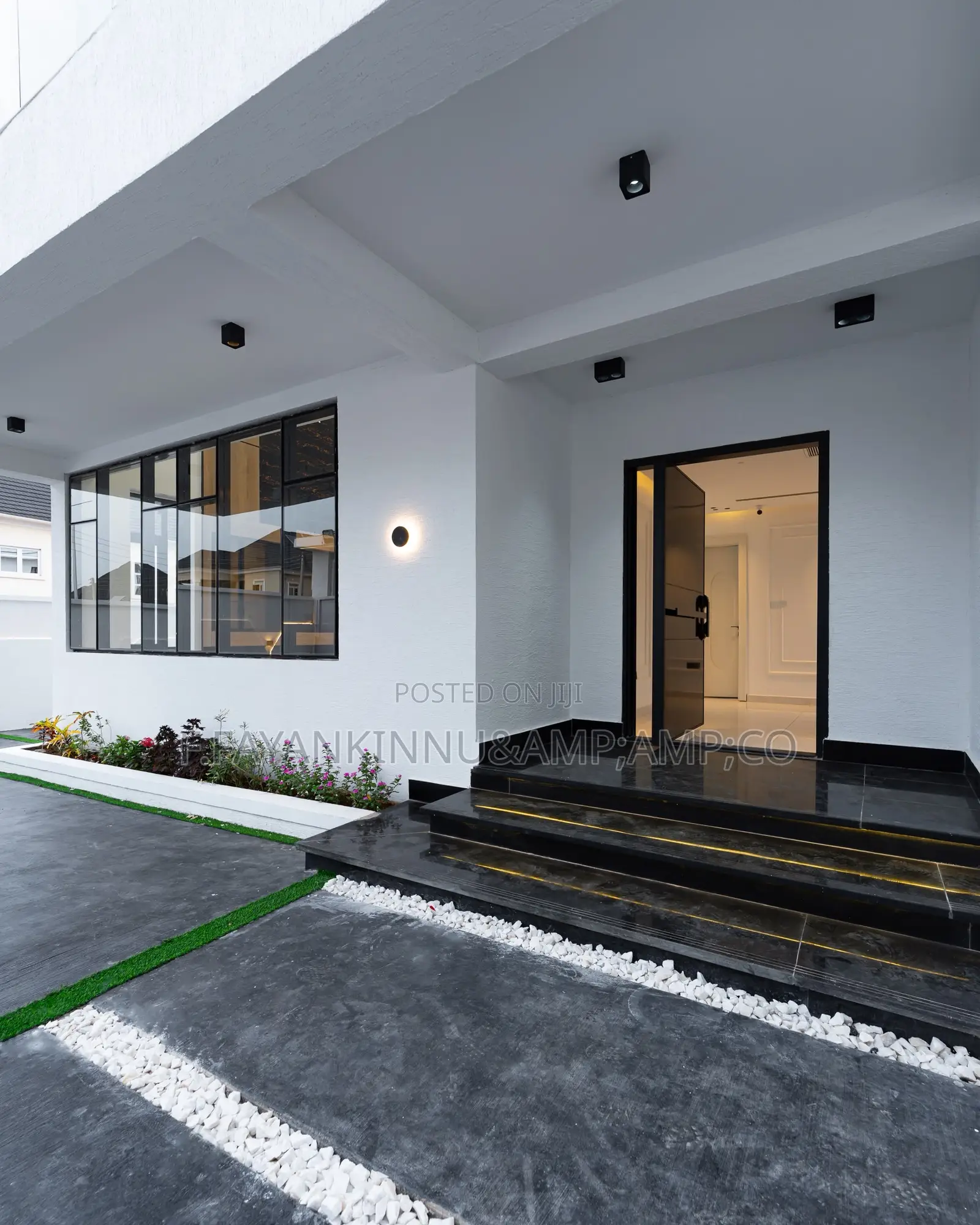 5bdrm Duplex in Apo Resettlement for sale in Apo Resettlement