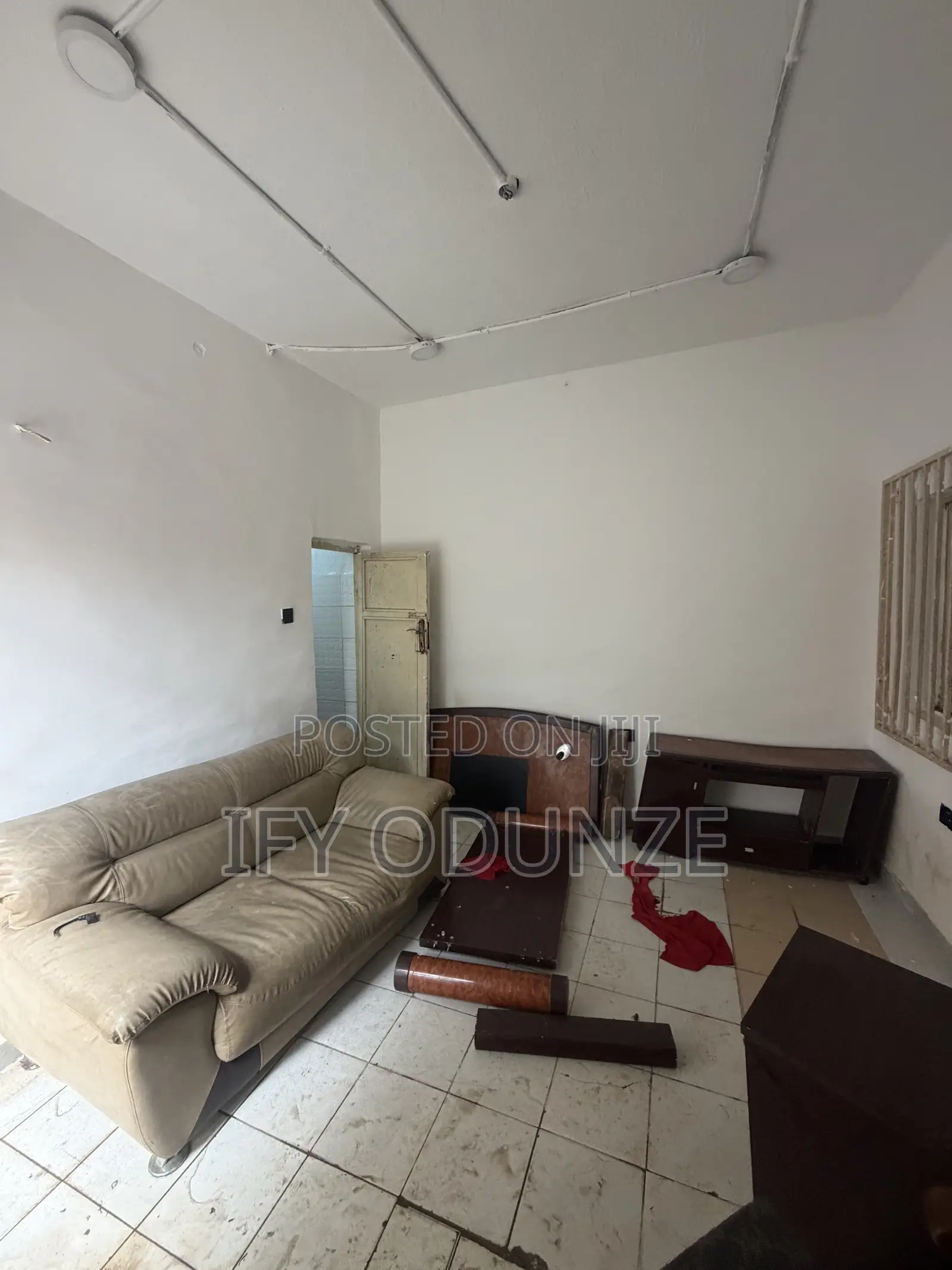 Shop Space for Rent in Zone 3 / Wuse