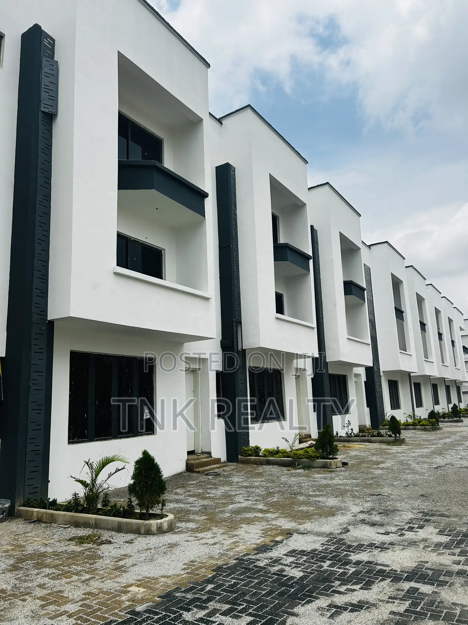 4bdrm Duplex in Jahi for sale in Jahi