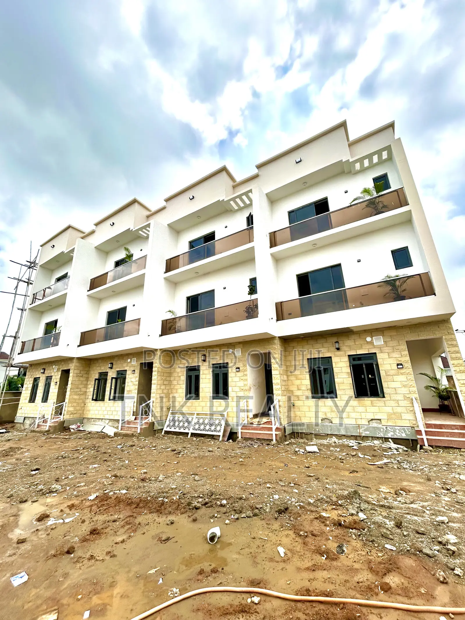 4bdrm Townhouse/Terrace in Jahi for sale in Jahi