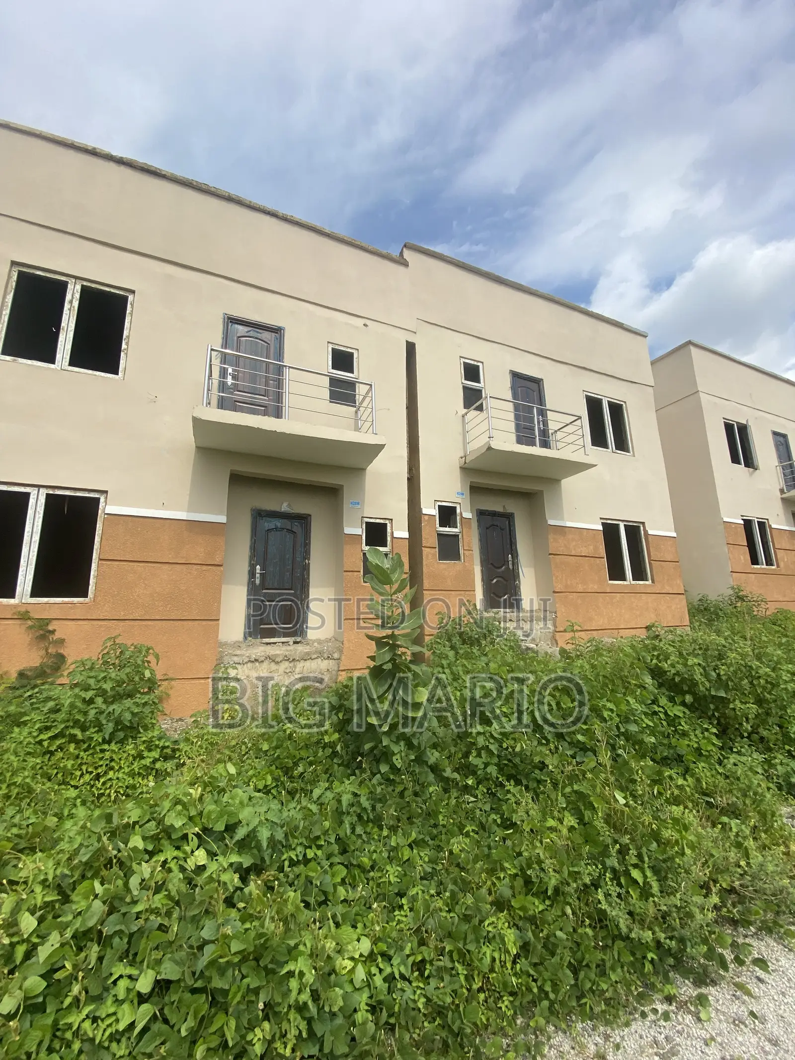4bdrm Duplex in Brains And Hammers, Life Camp for sale in Life Camp