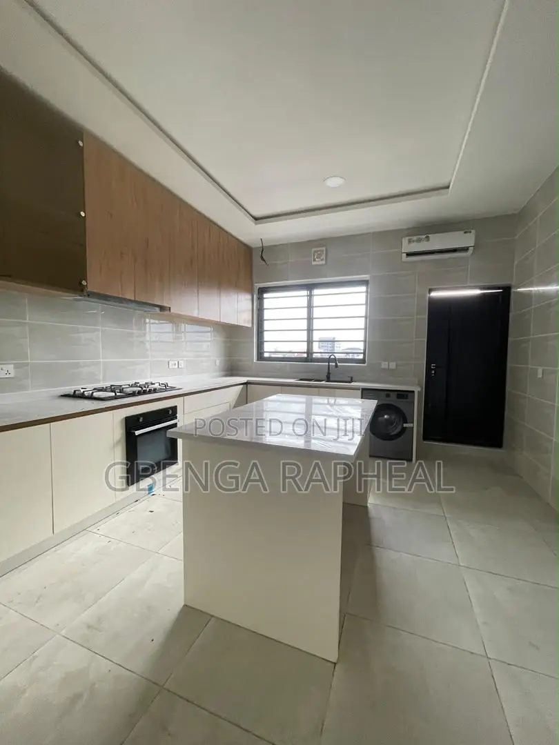 3bdrm Penthouse in Oniru, Victoria Island for sale in Victoria Island