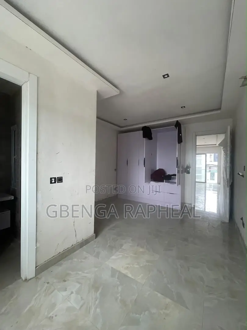 2bdrm Block of Flats in Lekki Phase One for sale in Lekki