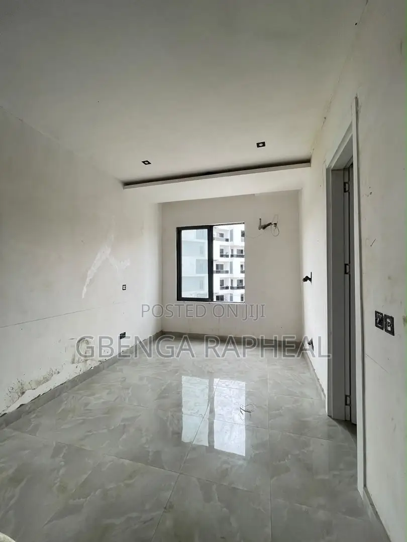 2bdrm Block of Flats in Lekki Phase One for sale in Lekki