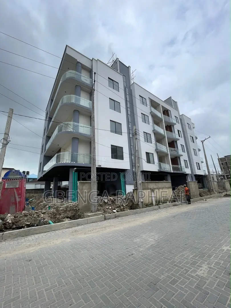2bdrm Block of Flats in Lekki Phase One for sale in Lekki