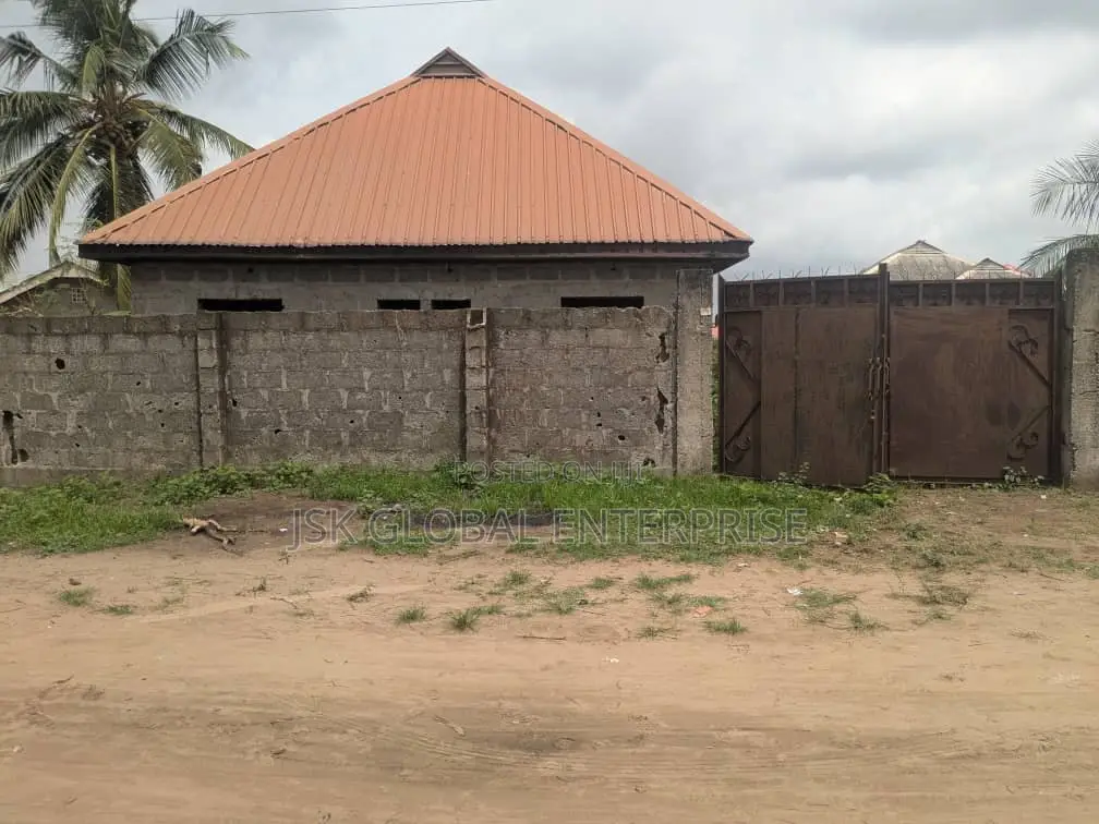7bdrm Block of Flats in Badagry / Badagry for sale in Badagry / Badagry