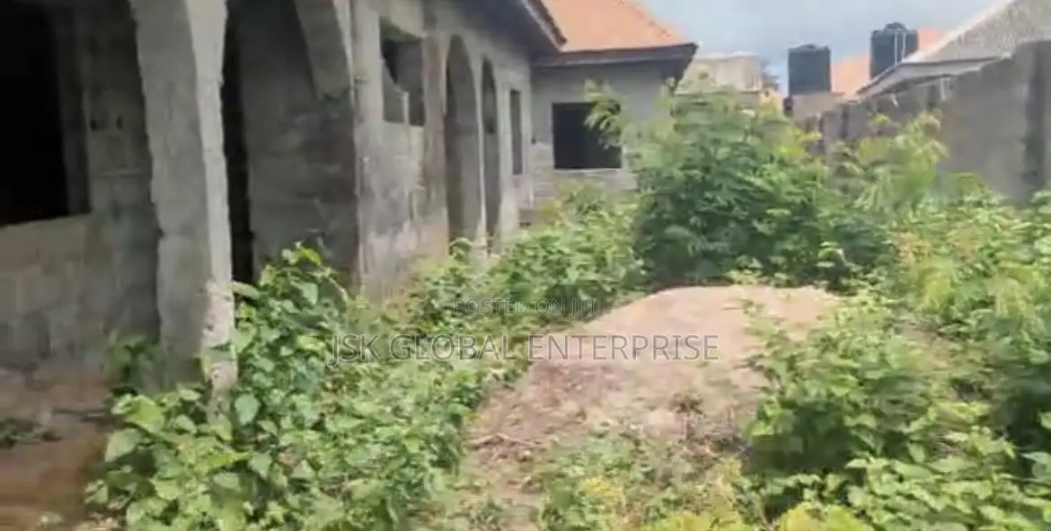7bdrm Block of Flats in Badagry / Badagry for sale in Badagry / Badagry