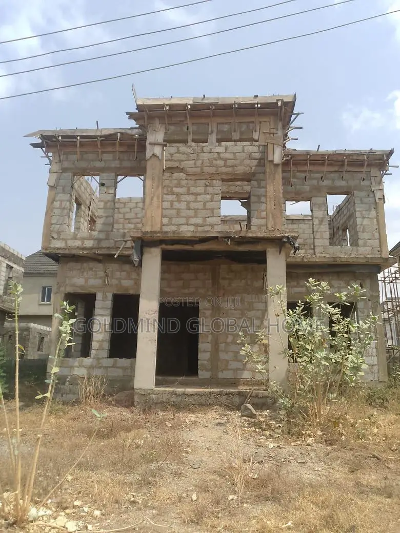4bdrm Duplex in Lugbe District. for sale in Sabon Lugbe