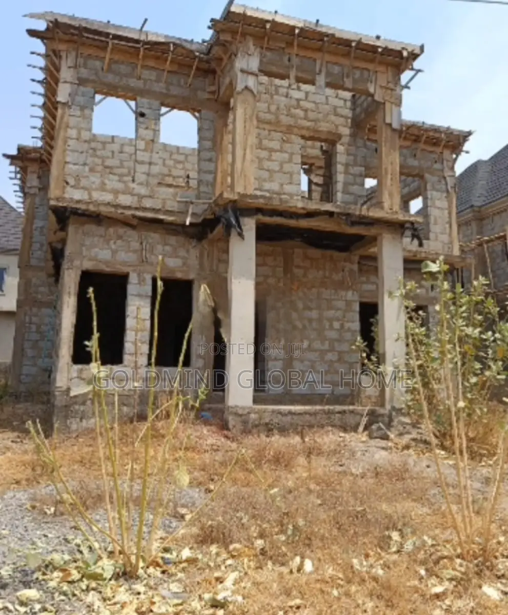 4bdrm Duplex in Lugbe District. for sale in Sabon Lugbe