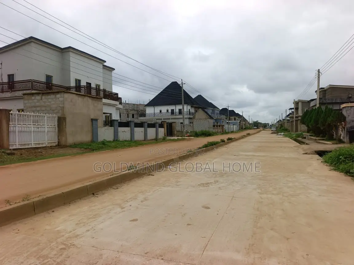 4bdrm Duplex in Lugbe District. for sale in Sabon Lugbe