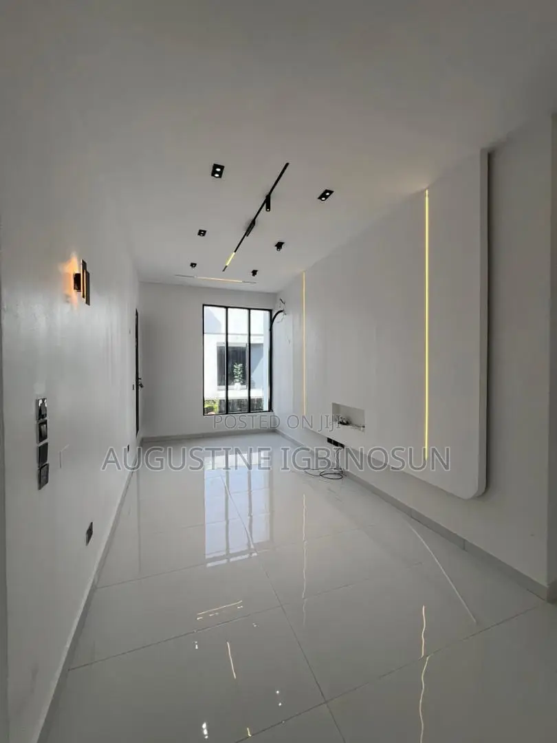 5bdrm Duplex in Chevron for sale in Chevron