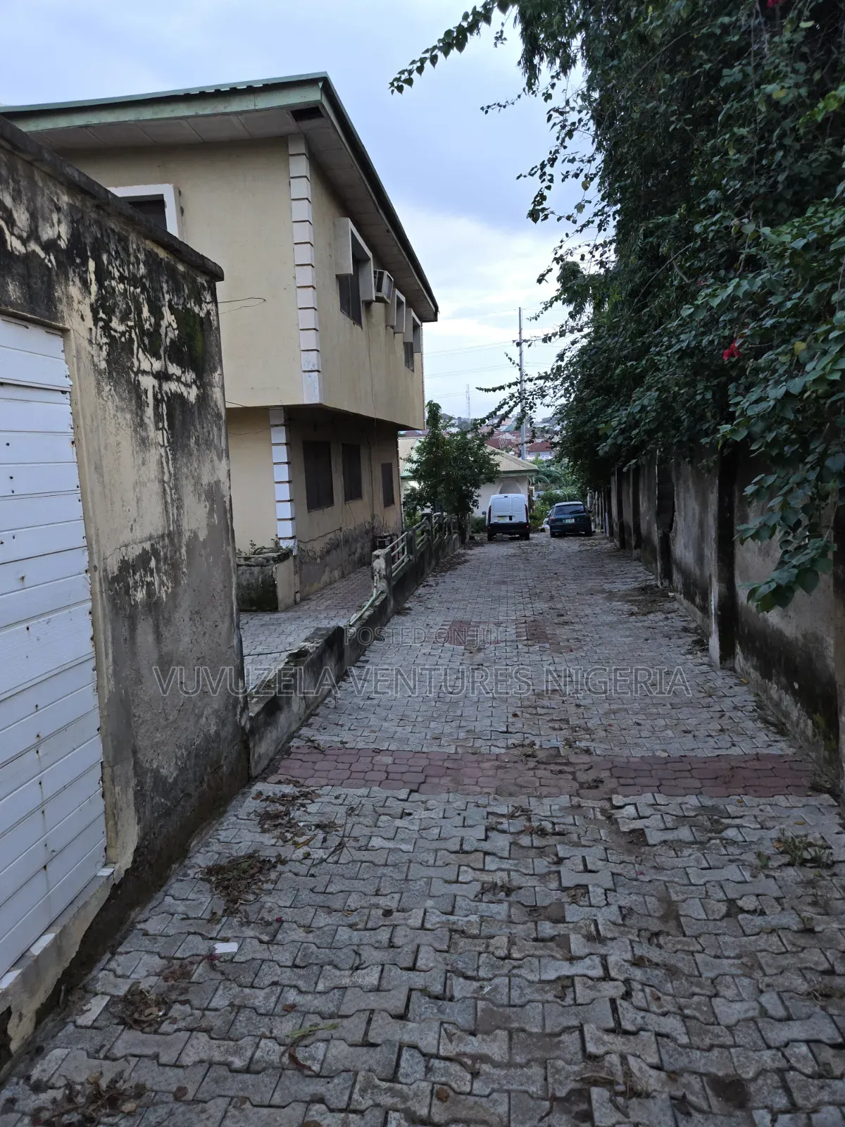 12bdrm Duplex in Gaduwa Estate for sale in Gaduwa