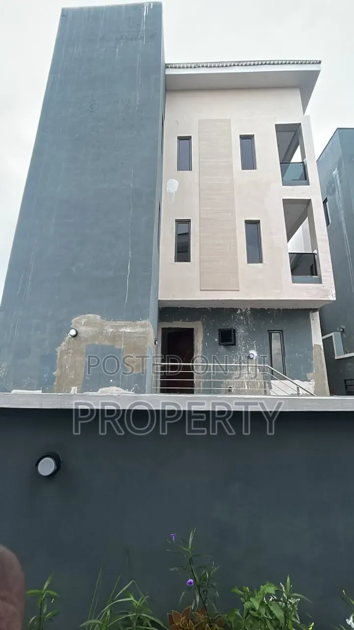 4bdrm Duplex in GRA Phase 1 for sale in GRA Phase 1